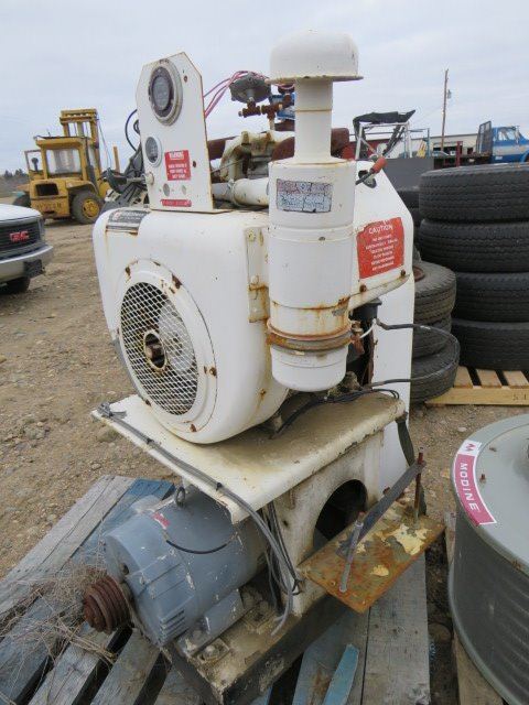 4 CYLINDER WISCONSIN ENGINE & LARGE ELECTRIC MOTOR - Schmalz Auctions