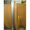 Image 2 : LOT OF LEVELS, PRYBAR, YARD STICKS