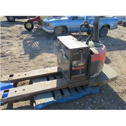 ELECTRIC FORK LIFT 24 VOLT (LINDE) SOLD AS IS
