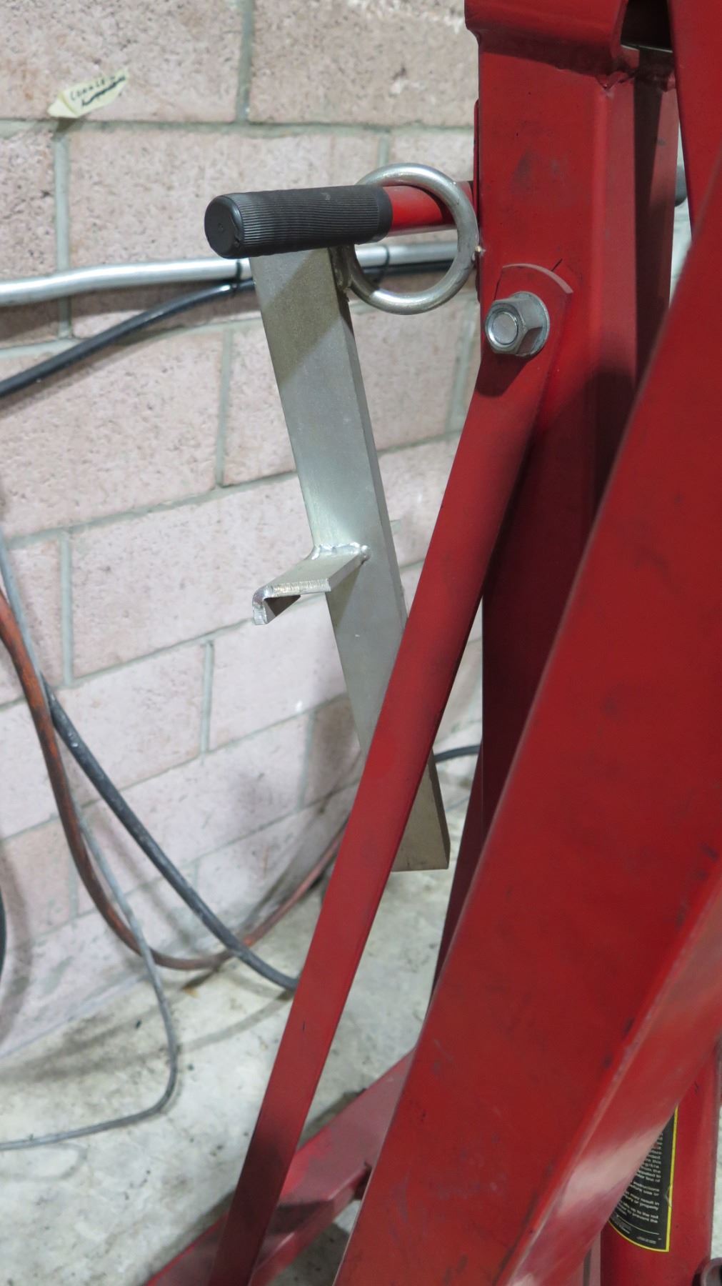 Torin Big Red Jacks 2 Ton Hydraulic Engine Hoist Oahu Auctions