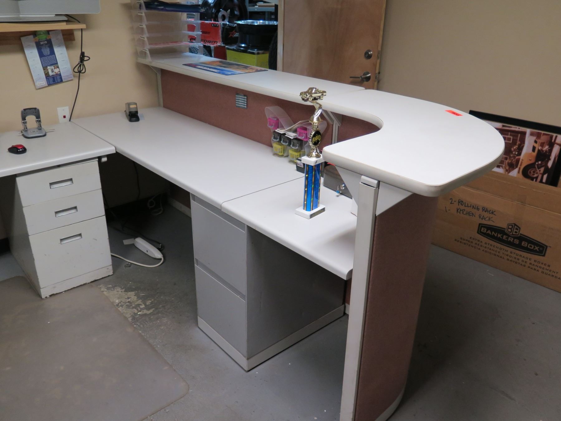 Modular Desk System w/ Curving Counter - Oahu Auctions