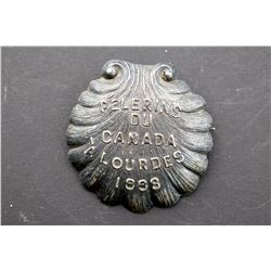 France, 1883 Pélerins du Canada à Lourdes 1883 Pilgrimage Pin, seashell form