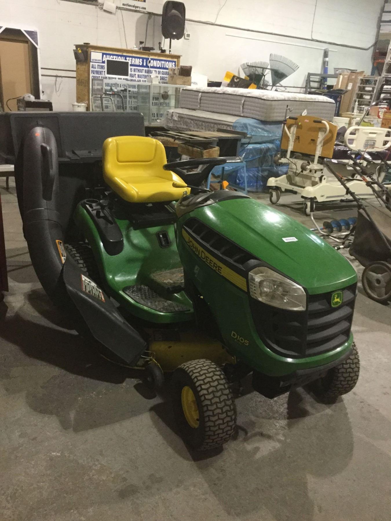 John Deere 100 Series D105 Auto Lawn Tractor