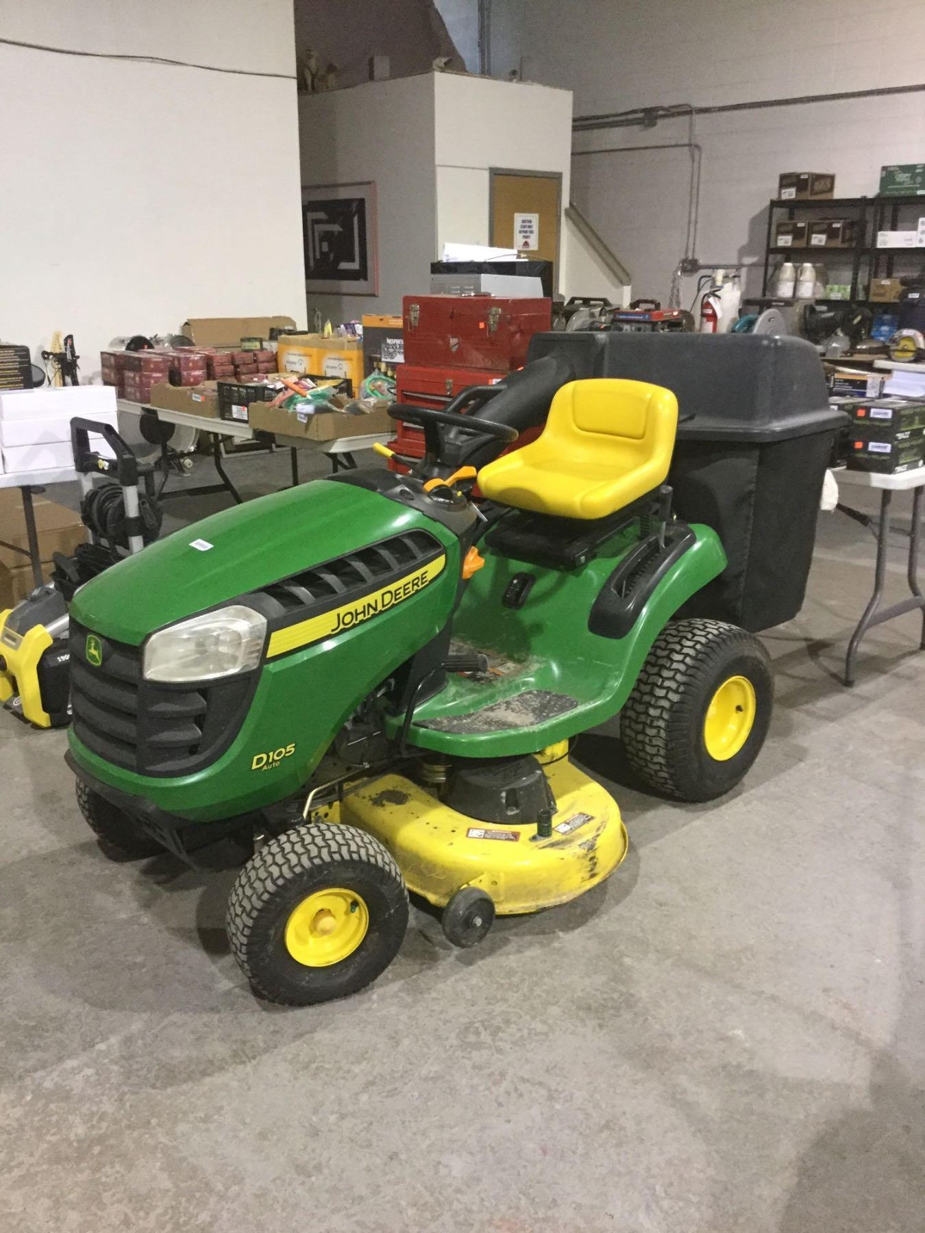 John Deere 100 Series D105 Auto Lawn Tractor