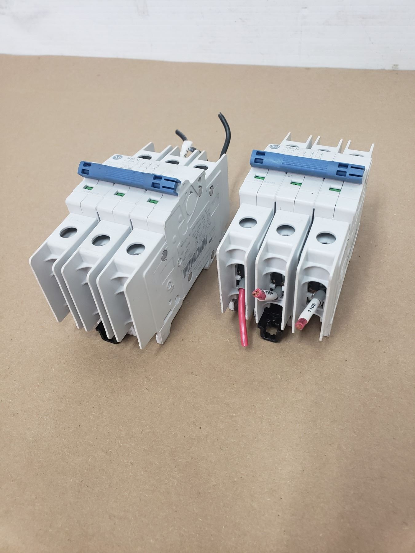 M1d030 (2) ALLEN-BRADLEY 1489-M3C200 SER D CIRCUIT BREAKER