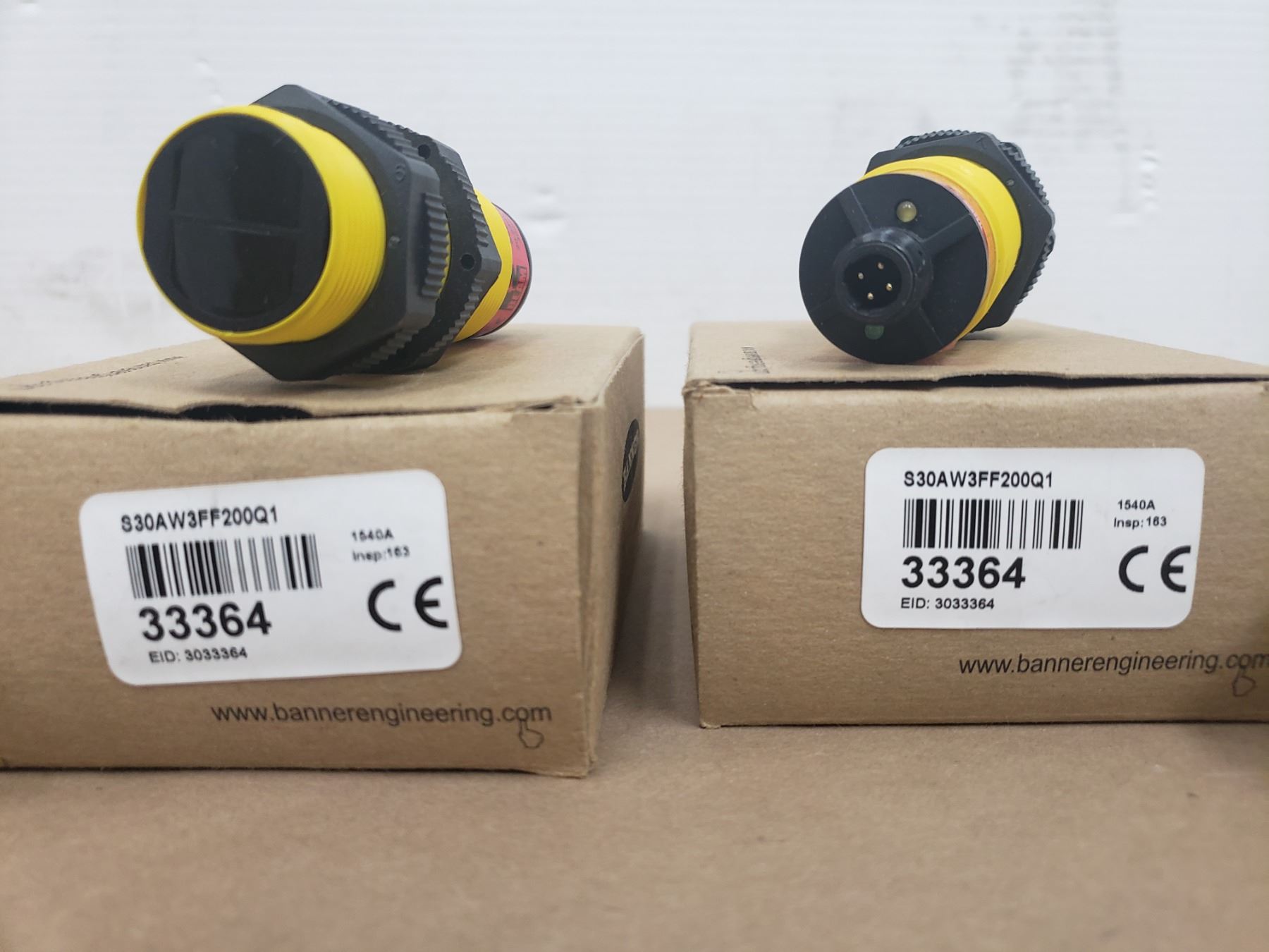 LOT OF 2 BANNER 33364 EZ-BEAM PHOTOELECTRIC SENSOR