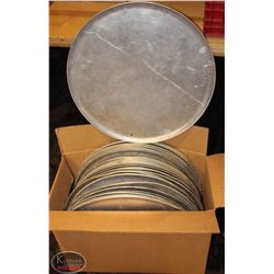 BOX OF APPROX. 30 PIZZA PANS