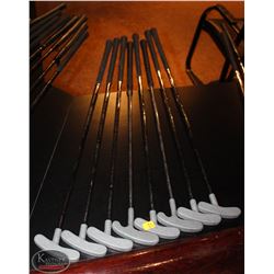 LOT 8 SILVER PUTTERS, ASSORTED SIZES.