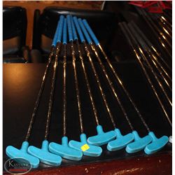 LOT 8 BLUE PUTTERS, ASSORTED SIZES.