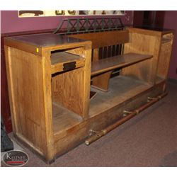 OAK SEATING BENCH WITH BRASS FOOTRAIL