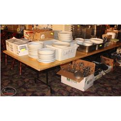 WOOD FOLDING TABLE WITH SQUARE CORNERS