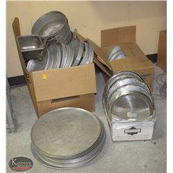 2 BOXES OF ASSORTED PIZZA PANS INCL. ALUMINUM POTS