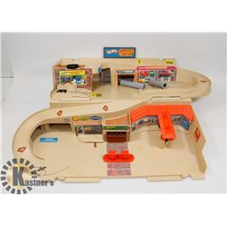 1978 VINTAGE HOT WHEELS SERVICE CENTER.