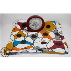 BOMBAY CLOCK WITH PILLOWCASES