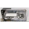 Image 1 : KENWORTH W900 LONG HAULER COLLECTION DIE CAST