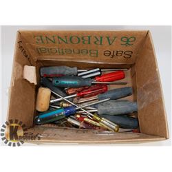 BOX OF VARIOUS SCREW DRIVERS
