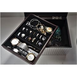 20)  MIRRORED JEWELLERY BOX & CONTENTS