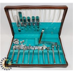 ESTATE FLATWARE SET IN WOOD CASE