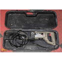 PORTER CABLE VARIABLE SPEED TIGER SAW IN CASE
