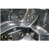 Image 5 : ACRYLIC SPA BENCH VERSION 3 PUMPS HOT TUB