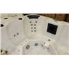 Image 9 : ACRYLIC SPA BENCH VERSION 3 PUMPS HOT TUB