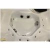 Image 14 : ACRYLIC SPA LOUNGER VERSION 3 PUMPS HOT TUB