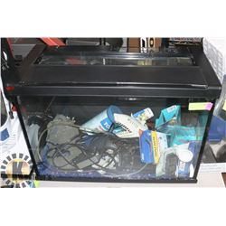 MEDIUM SIZED AQUARIUM W/LARGE