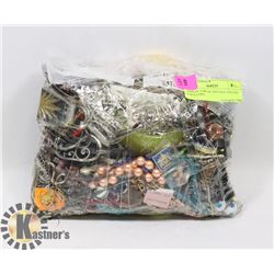 APPROX 7LBS OF VINTAGE ESTATE JEWELLERY