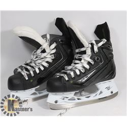 PAIR OF CCM 44K RIBCORE YOUTH HOCKEY
