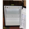 Image 2 : RCA MINI FRIDGE