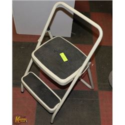 SMALL STEP LADDER