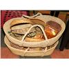 Image 1 : LARGE LOT OF WICKER BASKETS