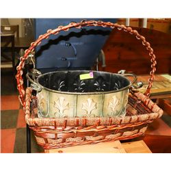 BASKET AND METAL POT