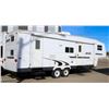Image 2 : 2005 KEYSTONE HORNET 295 BHS 21FT FIFTH WHEEL