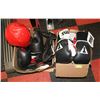 Image 1 : 2 BOXES OF BOXING EQUIPMENT