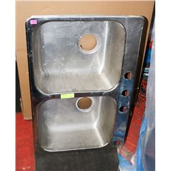 STAINLESS STEEL KITCHEN SINK
