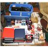 Image 1 : PALLET WITH LARGE COLLECTION OF SPORTS CARDS