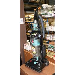 BISSELL UPRIGHT VACUUM - CLEAN VIEW