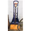 Image 1 : 3 SNOW SHOVELS.