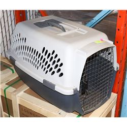 MEDIUM SIZE PET CARRIER, SNAP LOCK DESIGN