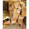 Image 1 : PALLET OF ASSORTED HALLOWEEN COSTUMES AND
