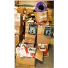 Image 1 : PALLET OF ASSORTED HALLOWEEN COSTUMES AND