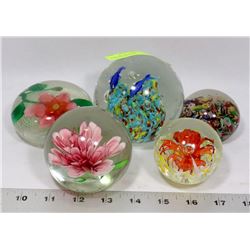 COLLECTION OF 5 ARTGLASS PAPERWEIGHTS