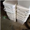 Image 2 : 15 BUCKETS W/ LIDS