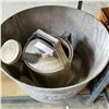 Image 2 : ROUND GALVANIZED TUB/WATER CAN