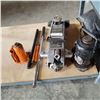 Image 2 : THREE HYDRAULIC JACKS