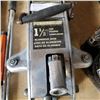 Image 3 : THREE HYDRAULIC JACKS