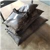 Image 2 : 4 TRUCK SANDBAGS