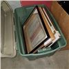 Image 1 : TOTE OF PICTURE FRAMES
