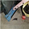 Image 4 : CRATE OF TIE DOWN STRAPS AND 3 FOLDING SAWHORSES
